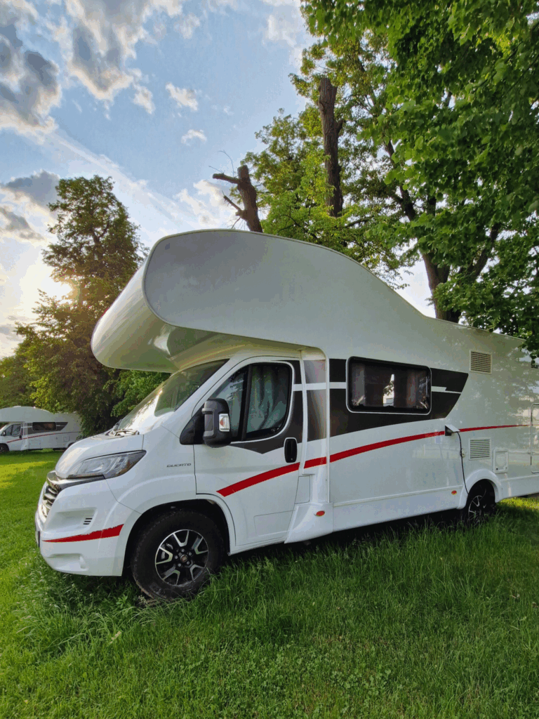 kamper camper camping nocleg nietuzinkowy polska rodzina energylandia